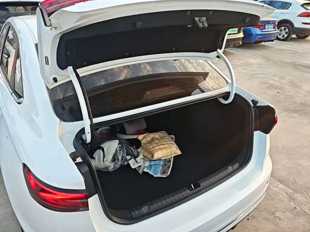 Geely Emgrand — миниатюра 19