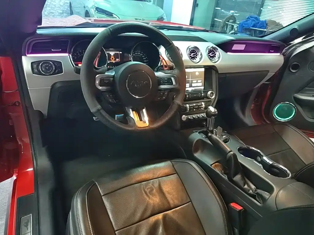 Ford Mustang — миниатюра 10