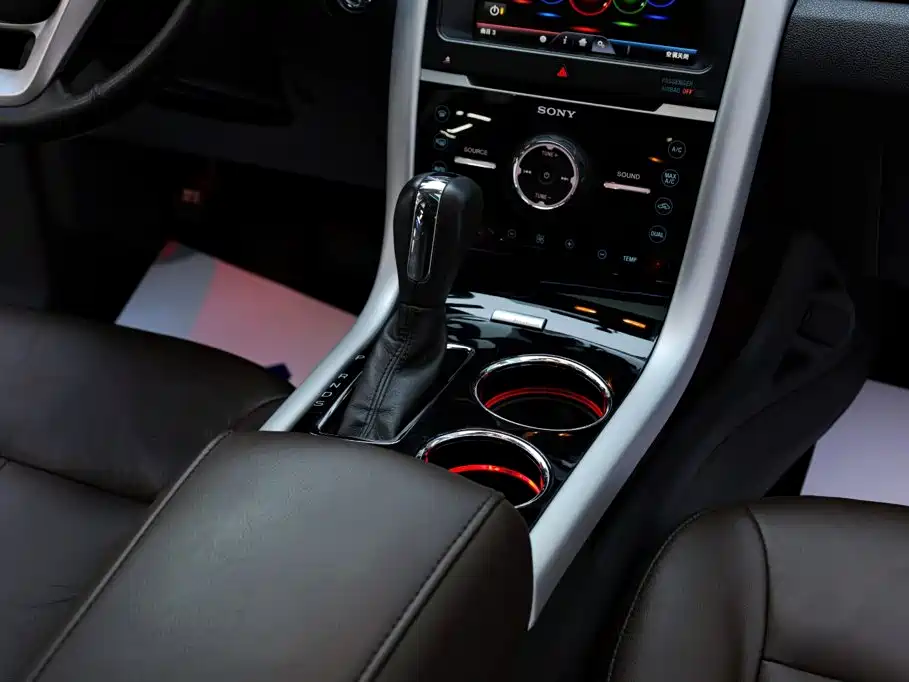 Ford Edge (Import) — миниатюра 21