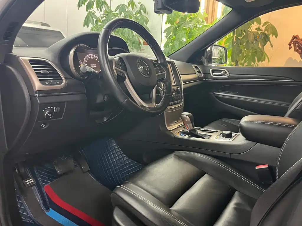 Jeep Grand Cherokee (Import) — миниатюра 6
