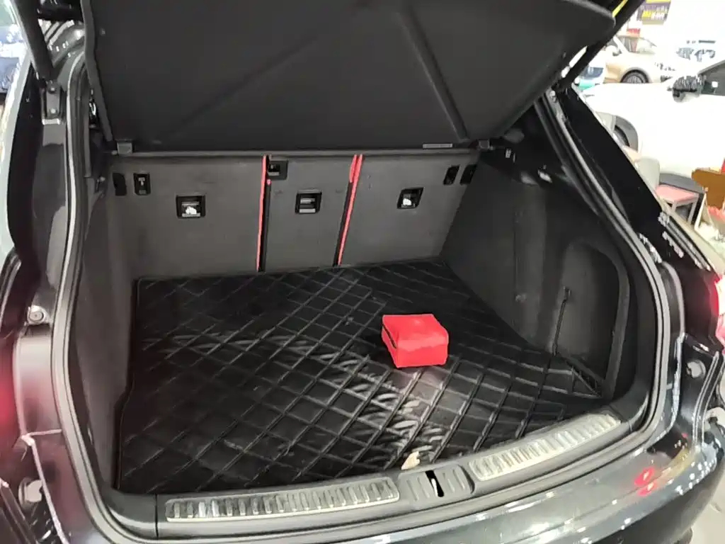 Porsche Macan — миниатюра 19
