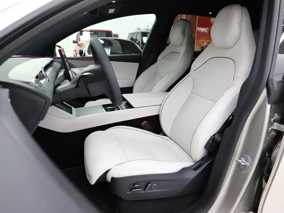 Tesla Model Y L — миниатюра 8