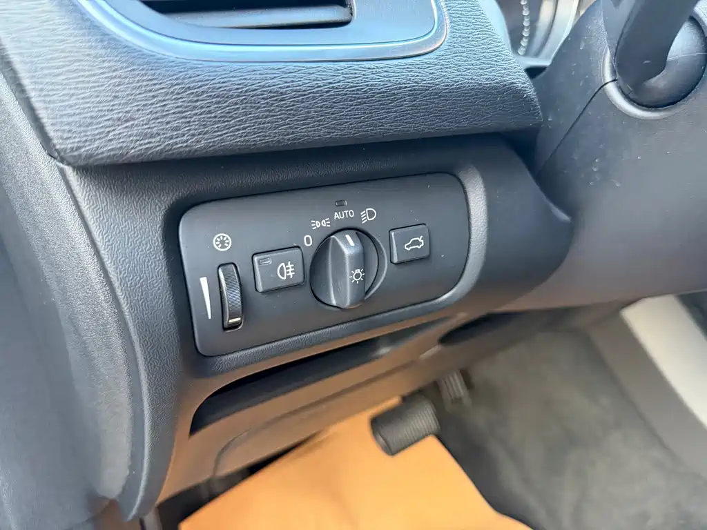 Volvo V40 — миниатюра 13