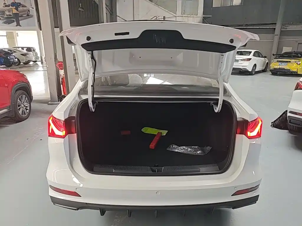 Roewe i5 — миниатюра 19