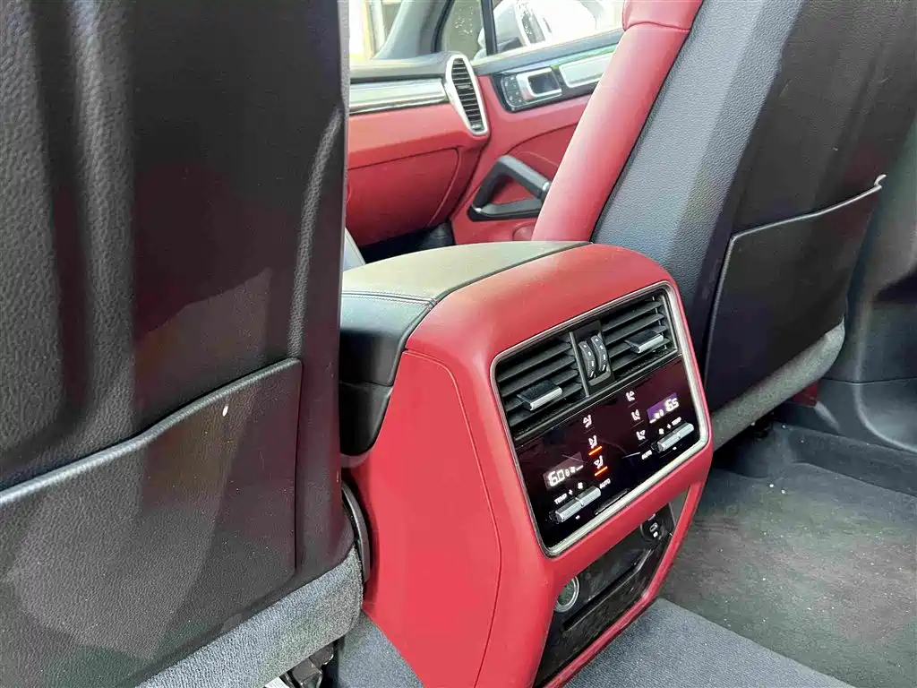 Porsche Cayenne — миниатюра 4