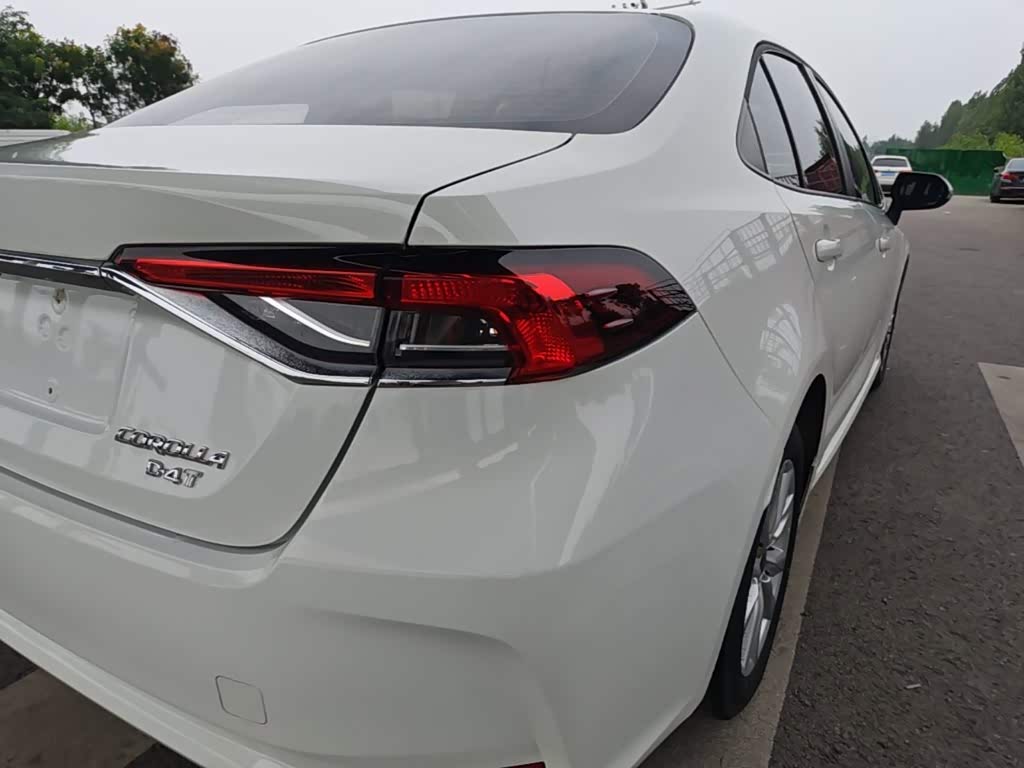 Toyota Corolla 1.2 л 2024 г. Белый, пробег 10000 км