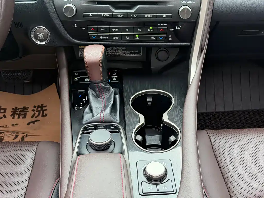 Lexus RX — миниатюра 8