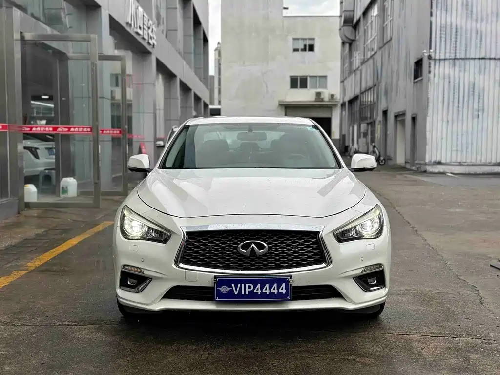 Infiniti Q50L 2018 2.0T V