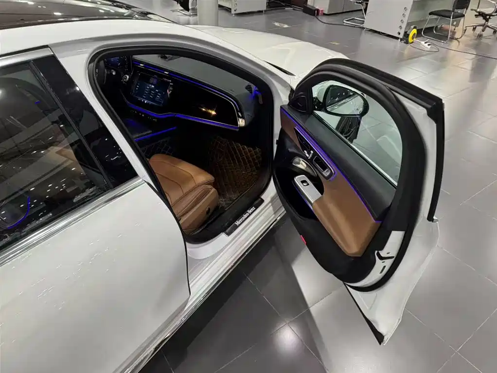 Mercedes-Benz E-Class — миниатюра 22
