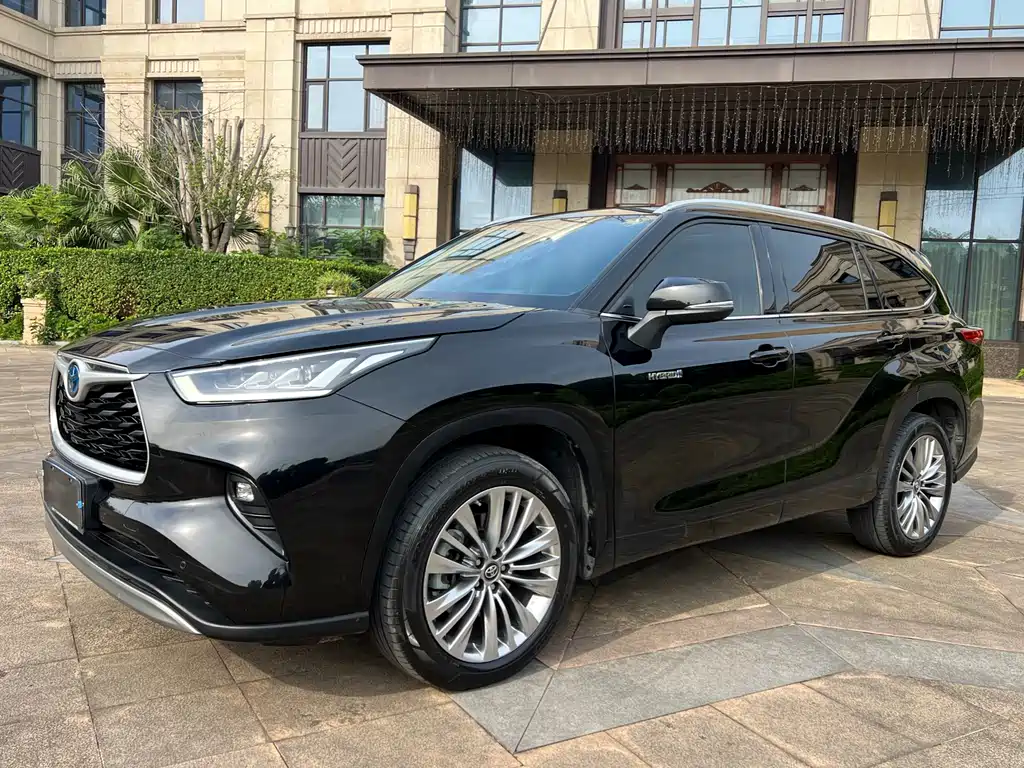 Toyota Highlander 2022 2.5L Luxury 7 мест