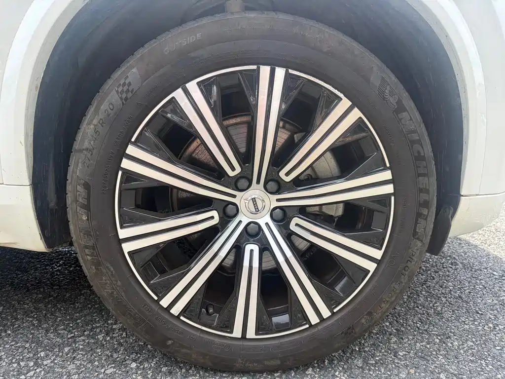 Volvo XC90 — миниатюра 18