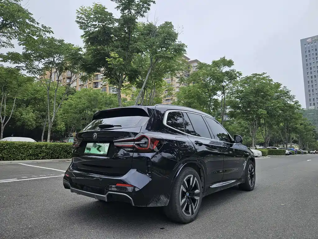BMW iX3