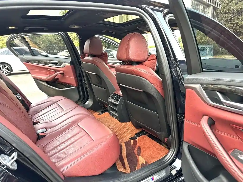BMW 5 Series — миниатюра 12