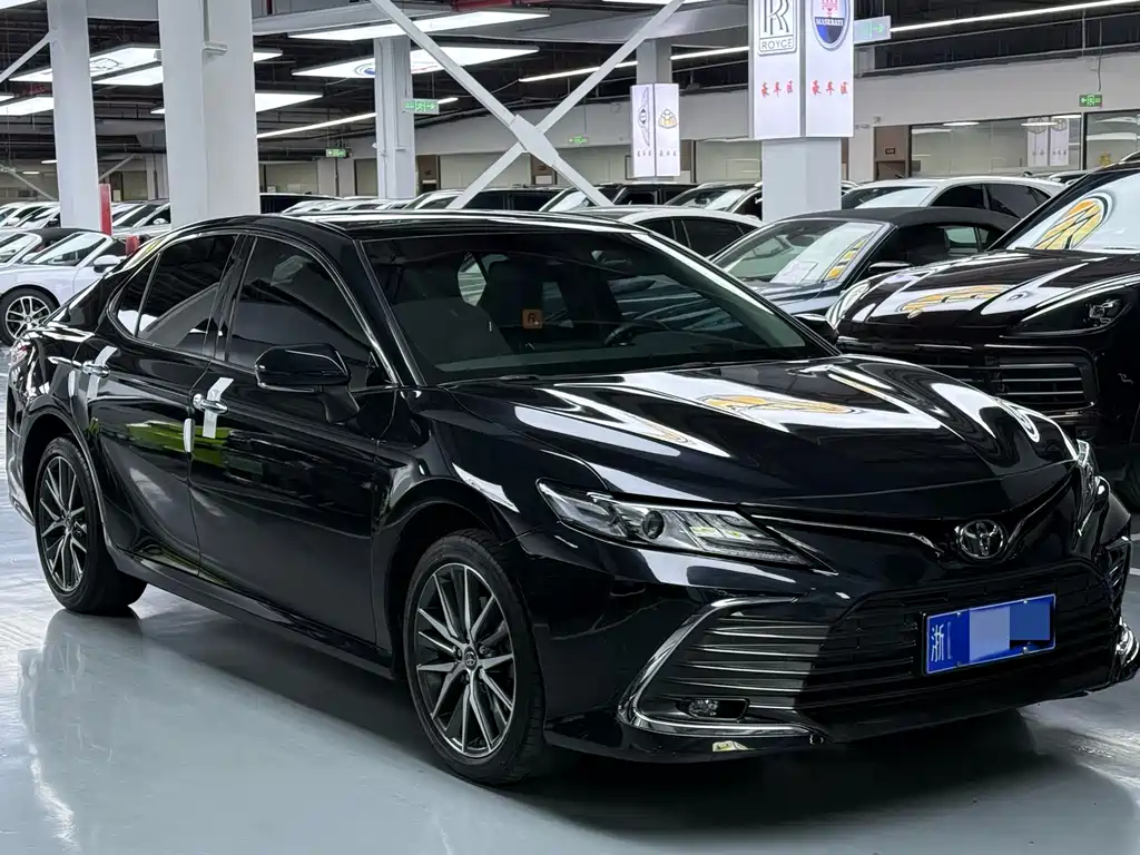 TOYOTA CAMRY