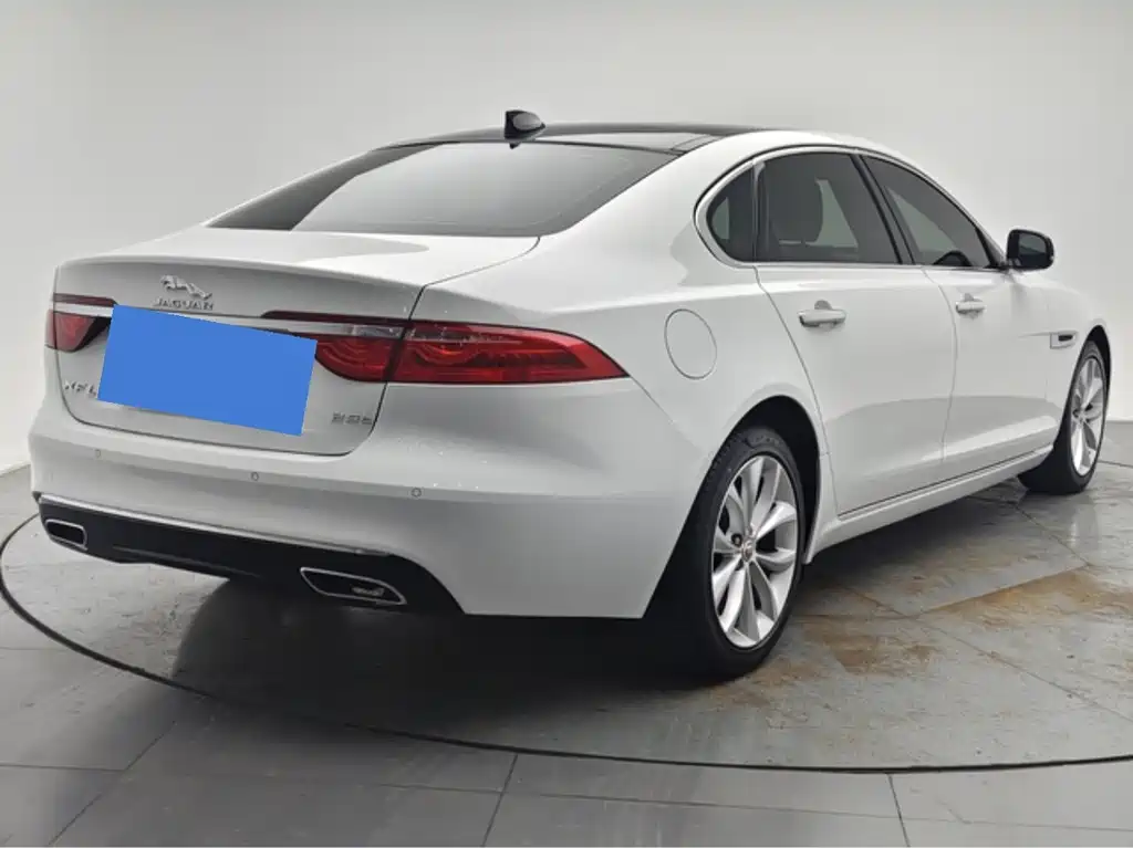 Jaguar XFL — миниатюра 5