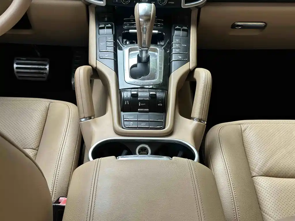 Porsche Cayenne — миниатюра 26