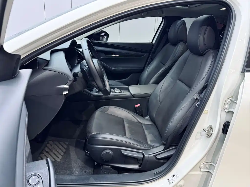 Mazda Mazda3 3 2022 2.0L AT