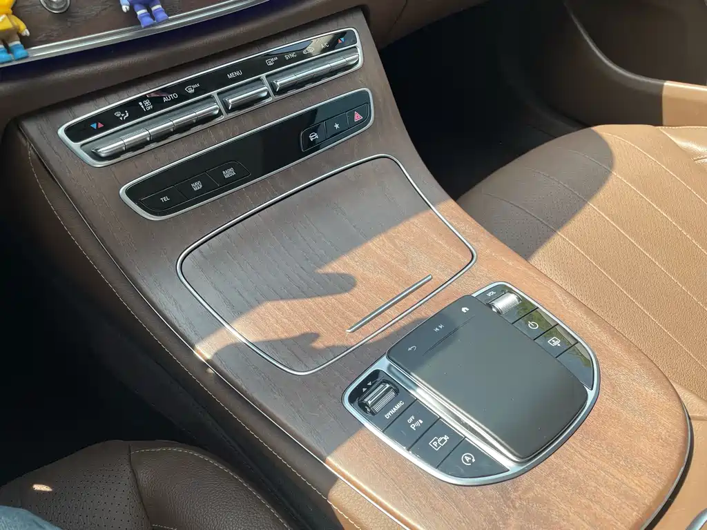 Mercedes-Benz E-Class — миниатюра 17