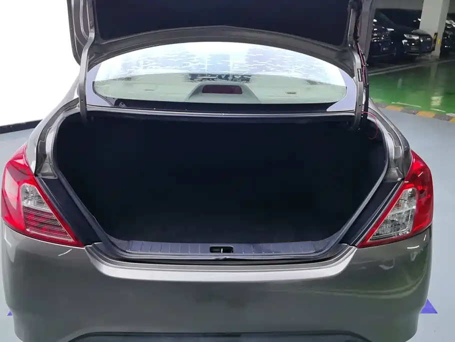Nissan Sunny 2016 1.5XE MT Lead