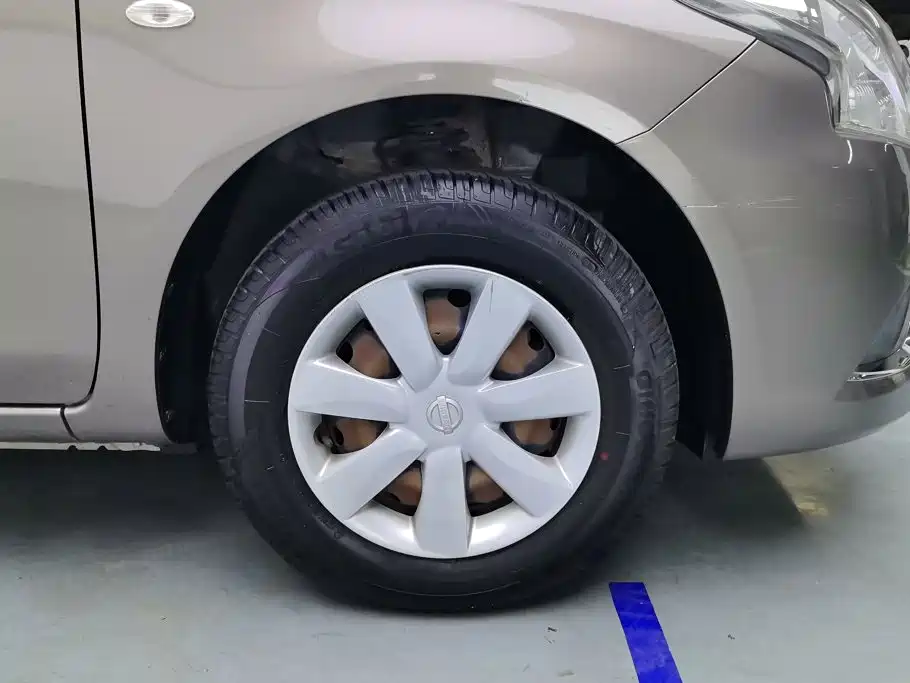 Nissan Sunny 2016 1.5XE MT Lead