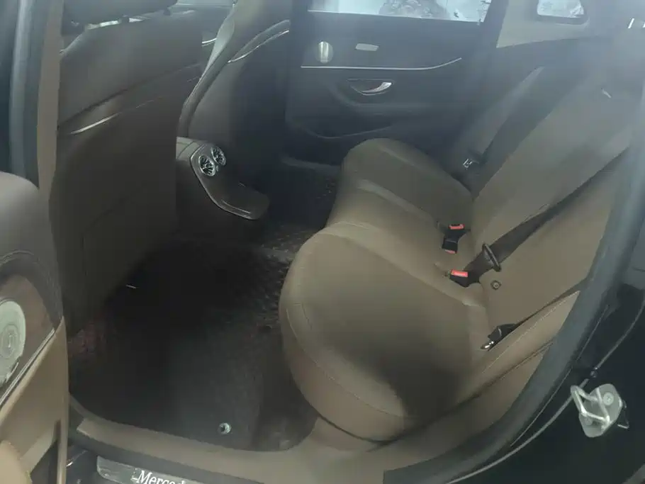 Mercedes-Benz E-Class — миниатюра 11