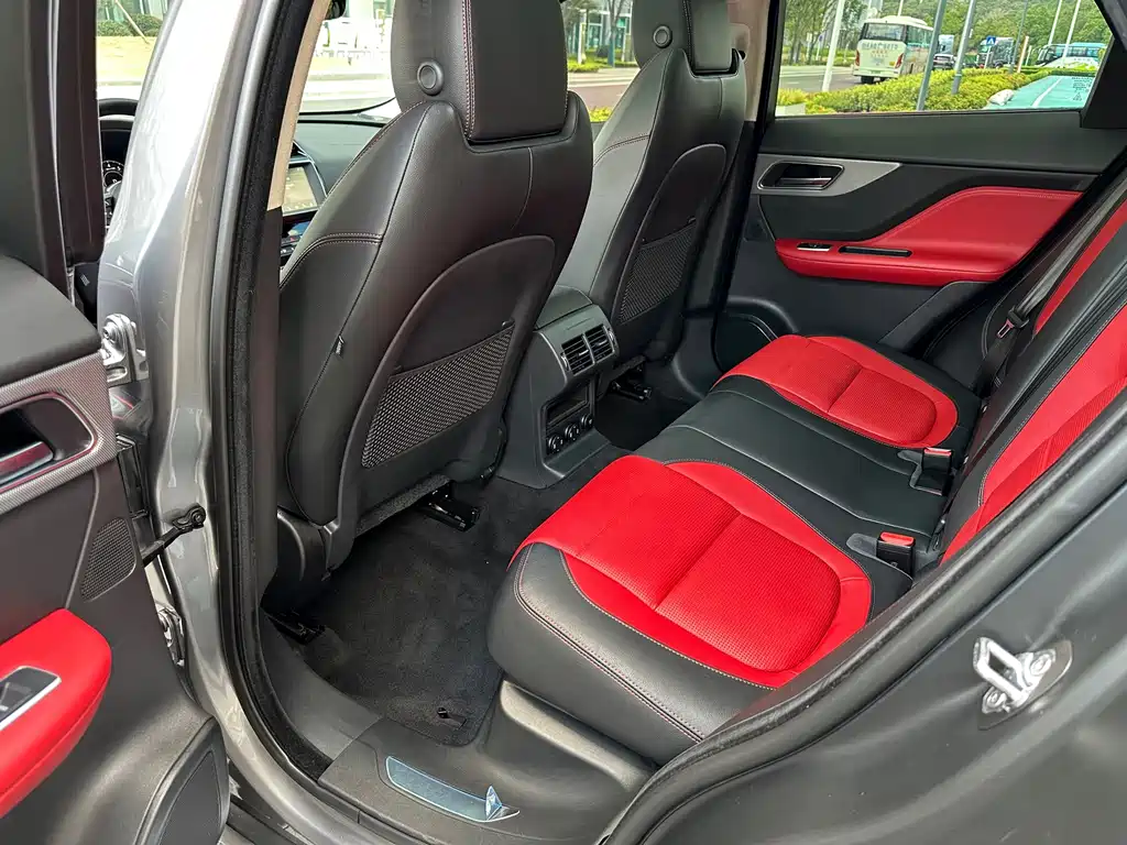 Jaguar F-PACE — миниатюра 39