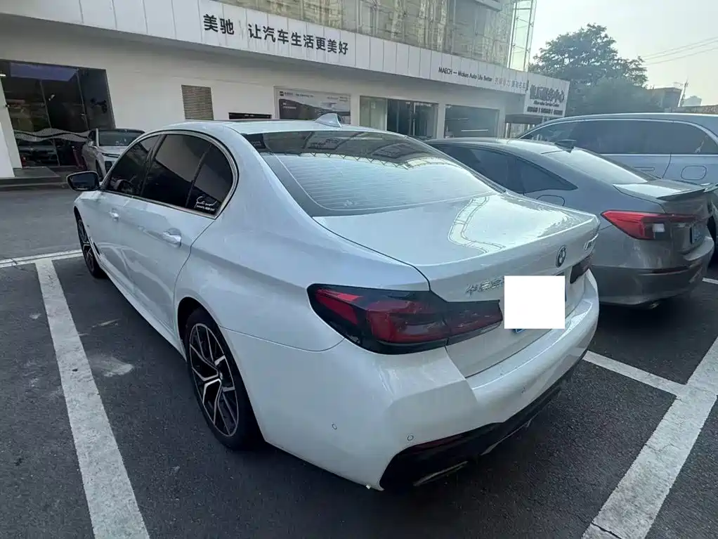 BMW 5 Series — миниатюра 5