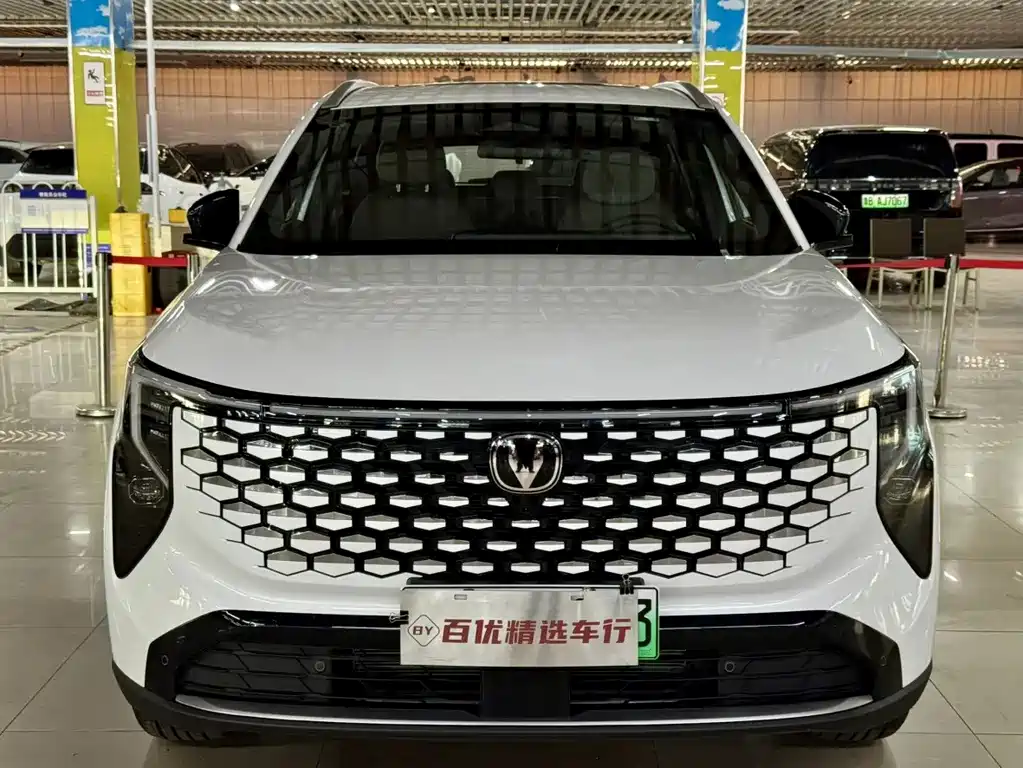Changan CS55 Plus PHEV - фото 2