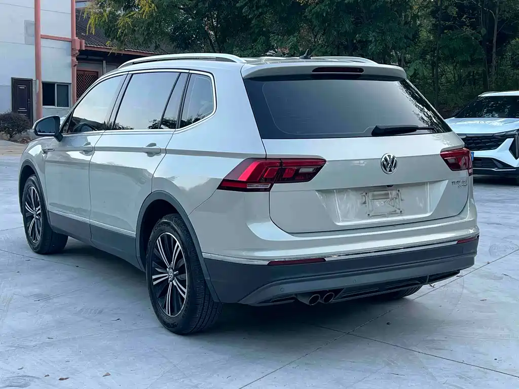 Volkswagen Tiguan L — миниатюра 4