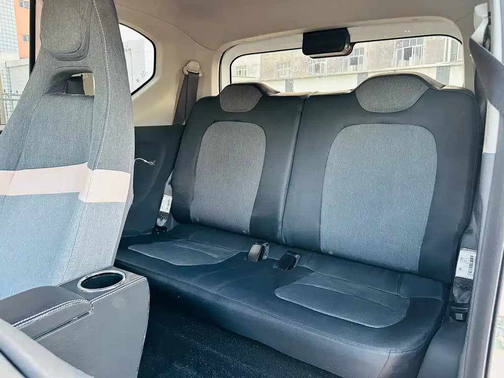 Wuling MINIEV — миниатюра 8