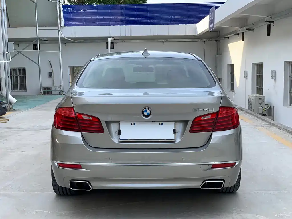 BMW 5 Series — миниатюра 12