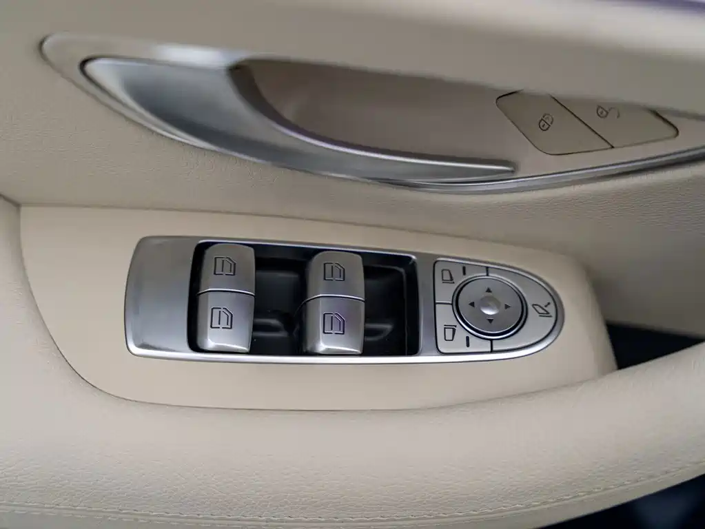 Mercedes-Benz E-Class (Import) — миниатюра 11