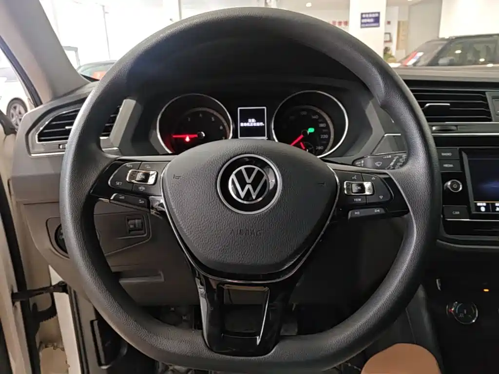 Volkswagen Tiguan L — миниатюра 11