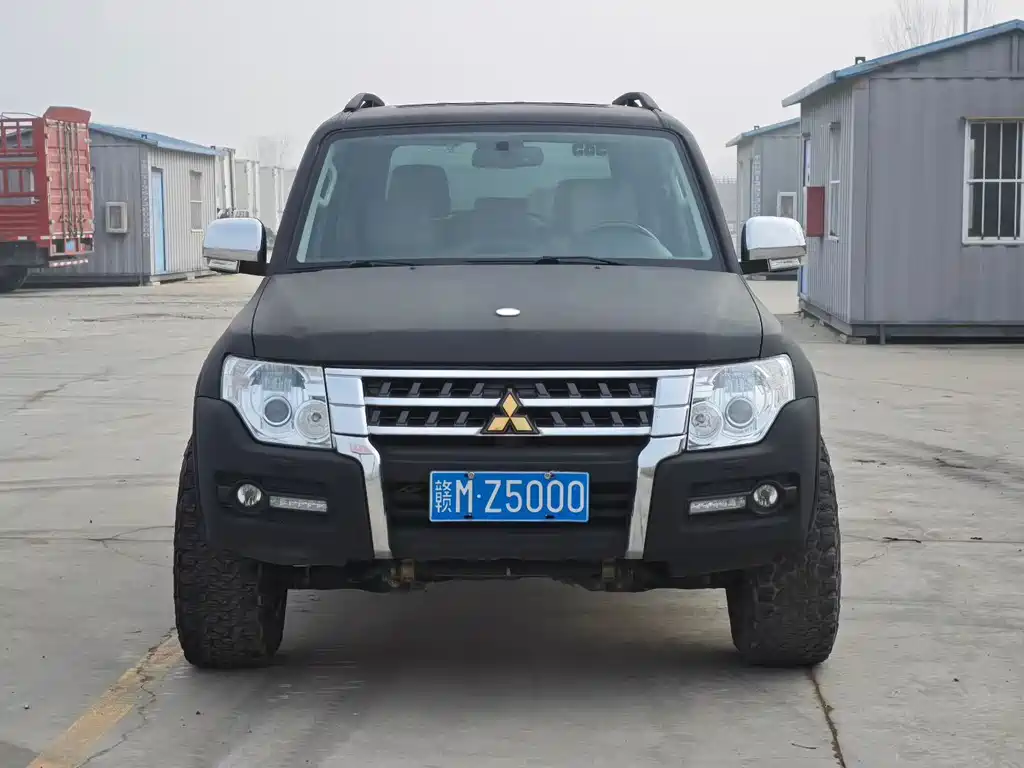 Mitsubishi Pajero (Import) 2020