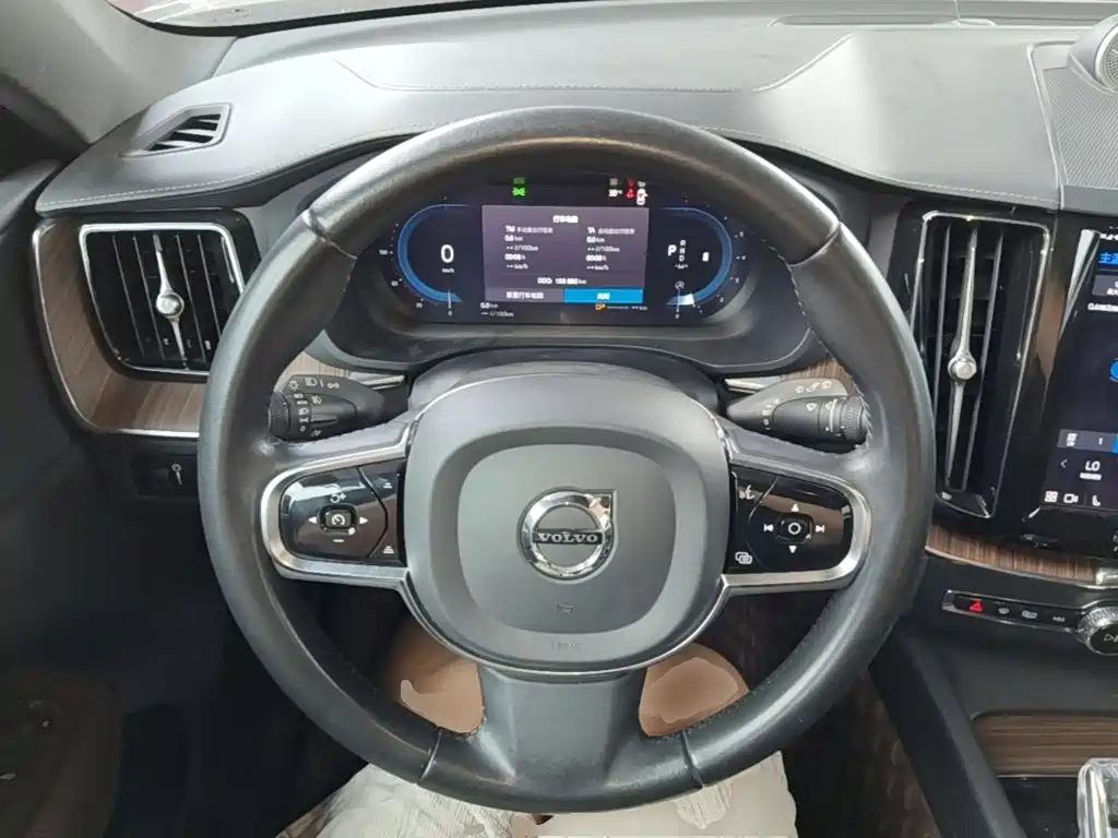 Volvo XC60 — миниатюра 11