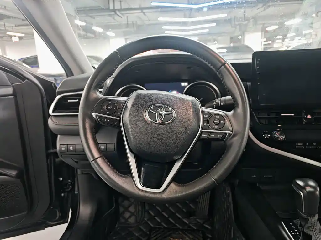 Toyota Camry — миниатюра 10