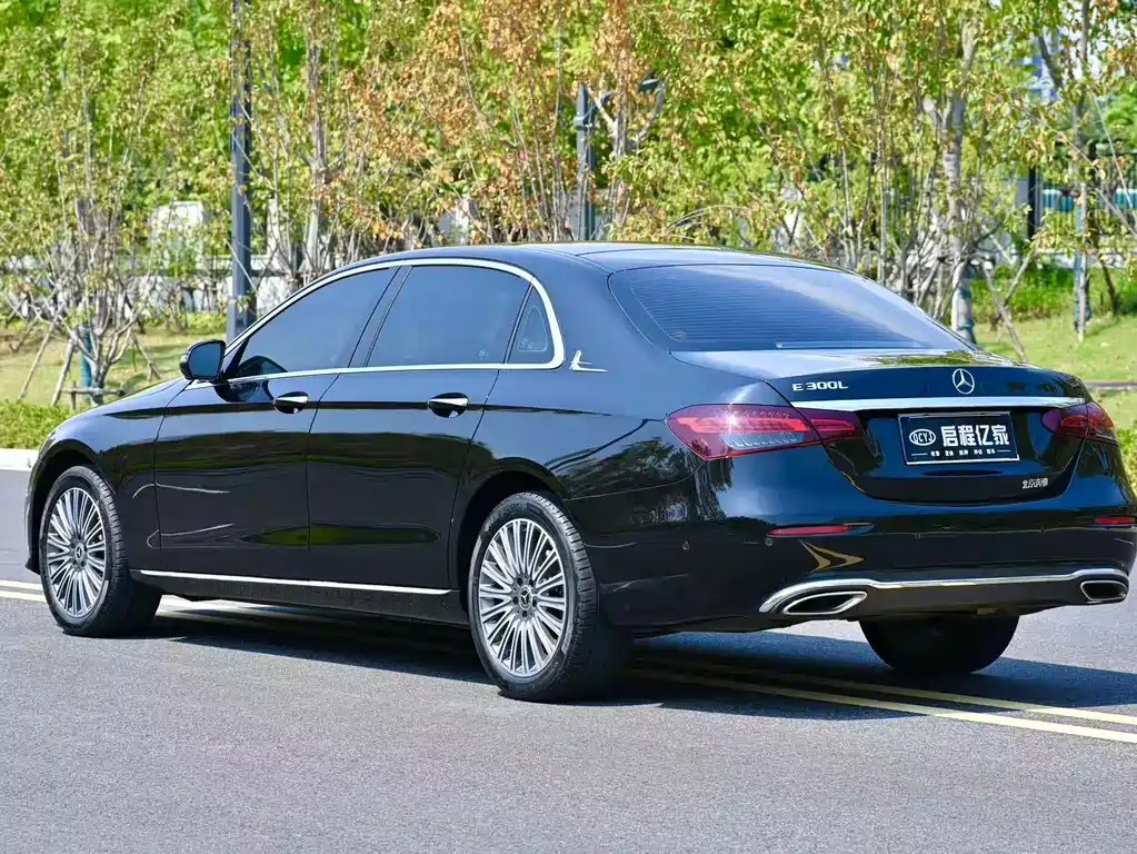 Mercedes-Benz E-Class — миниатюра 14