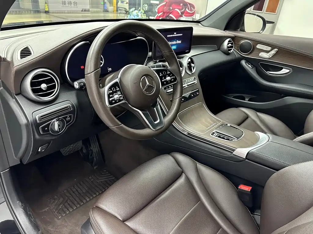 MERCEDES-BENZ GLC
