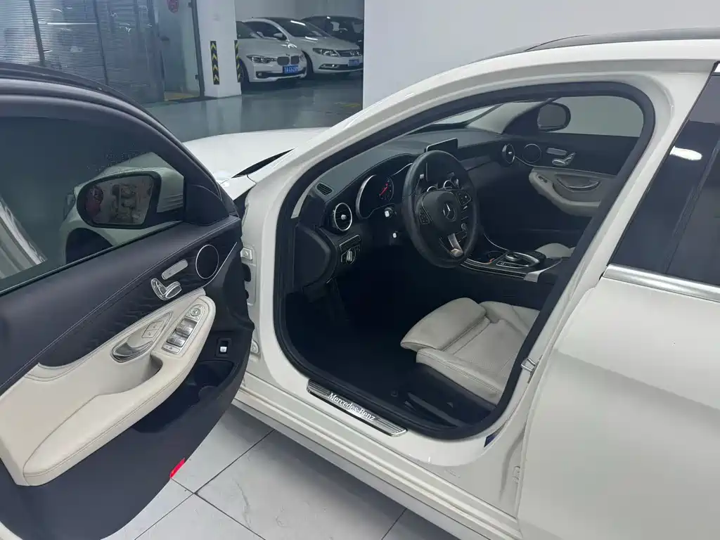 Mercedes-Benz C-Class — миниатюра 6