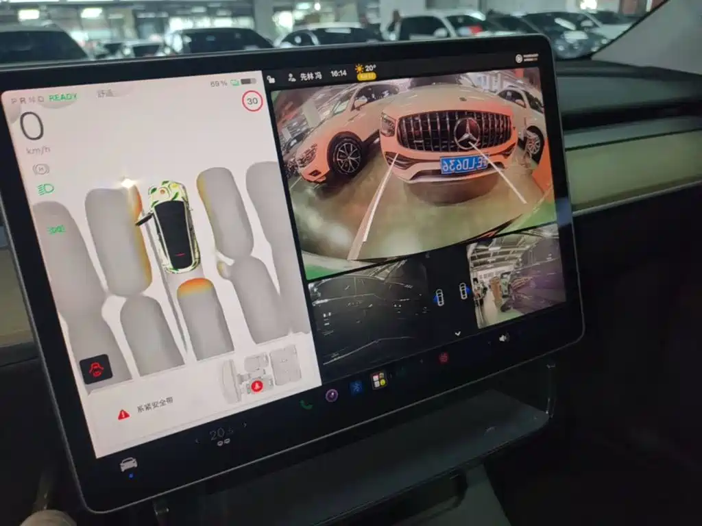 Tesla Model Y — миниатюра 13