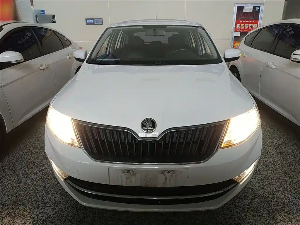 Skoda Rapid Spaceback 2019 1.5L AT Comfort V