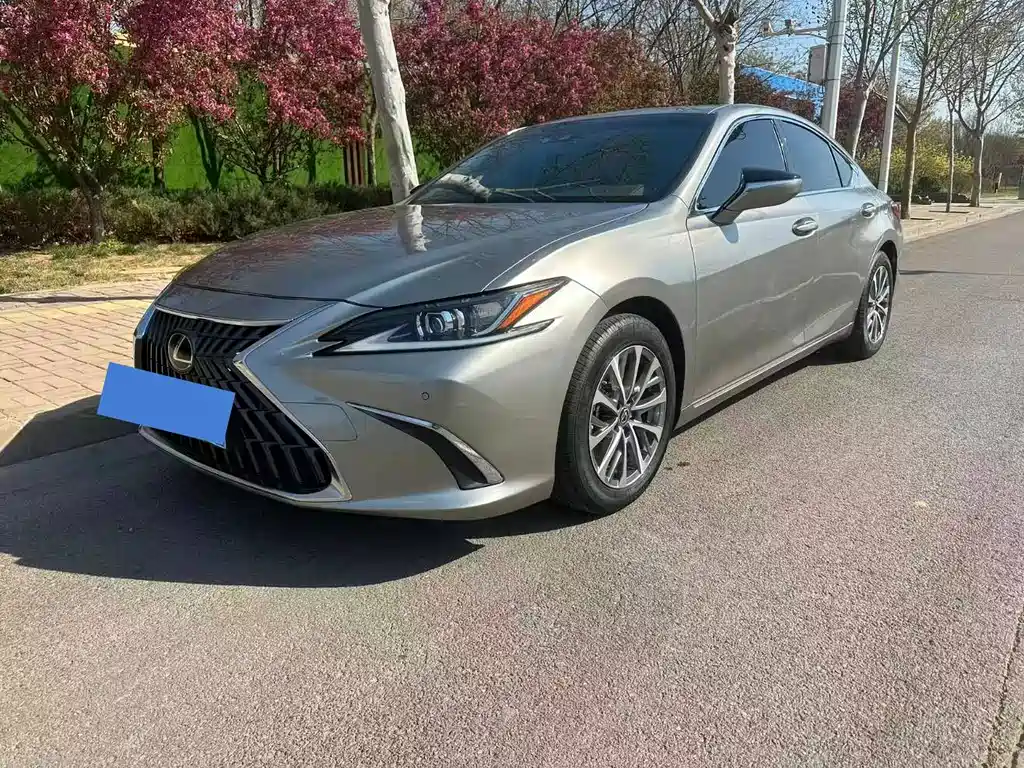 Lexus ES 2024