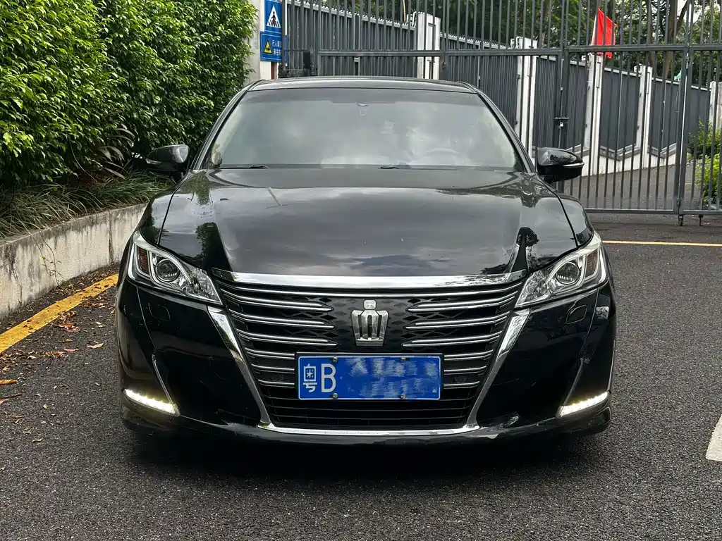 Toyota Crown — миниатюра 2
