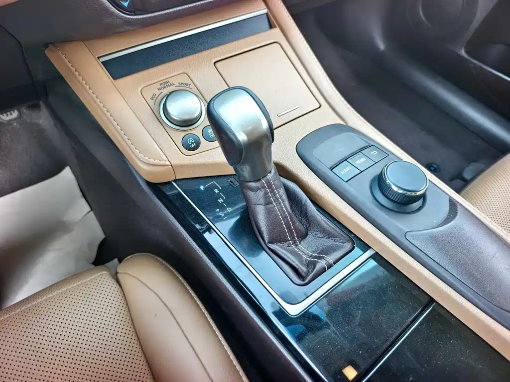 Lexus ES — миниатюра 9