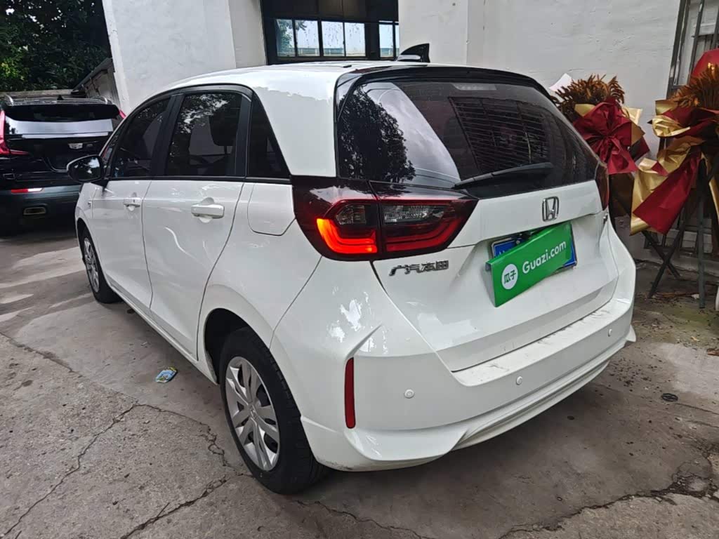 Honda Fit 1.5 л 2022 г. Белый, пробег 24300 км