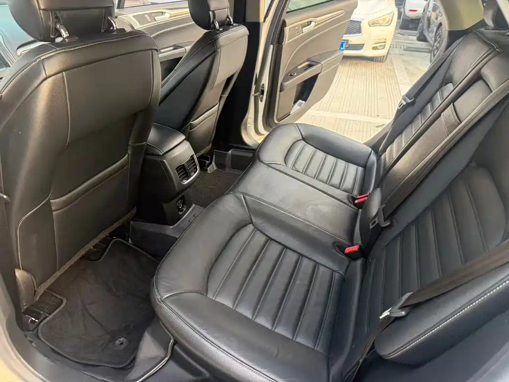 Ford Mondeo — миниатюра 6