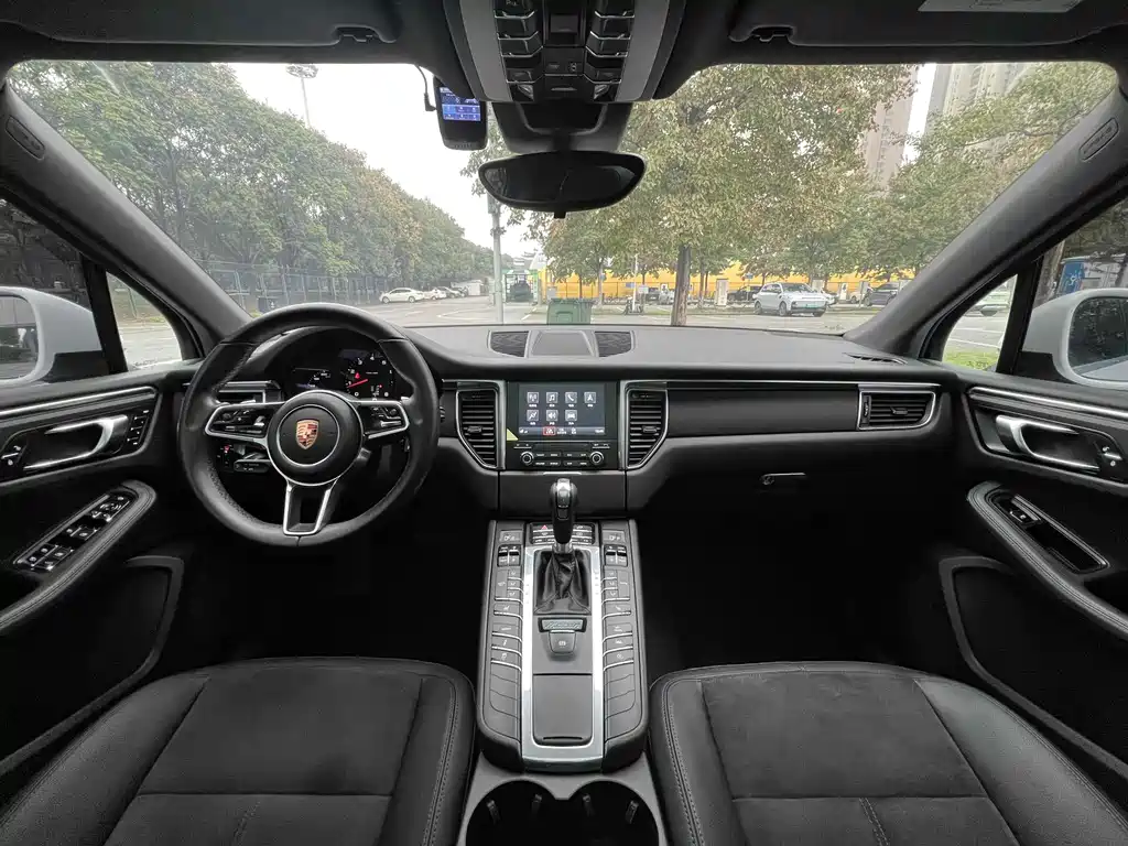 Porsche Macan — миниатюра 5
