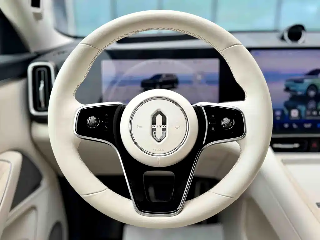 Aito M8 2025 Max+ 53.4kWh 5 мест (192 ）
