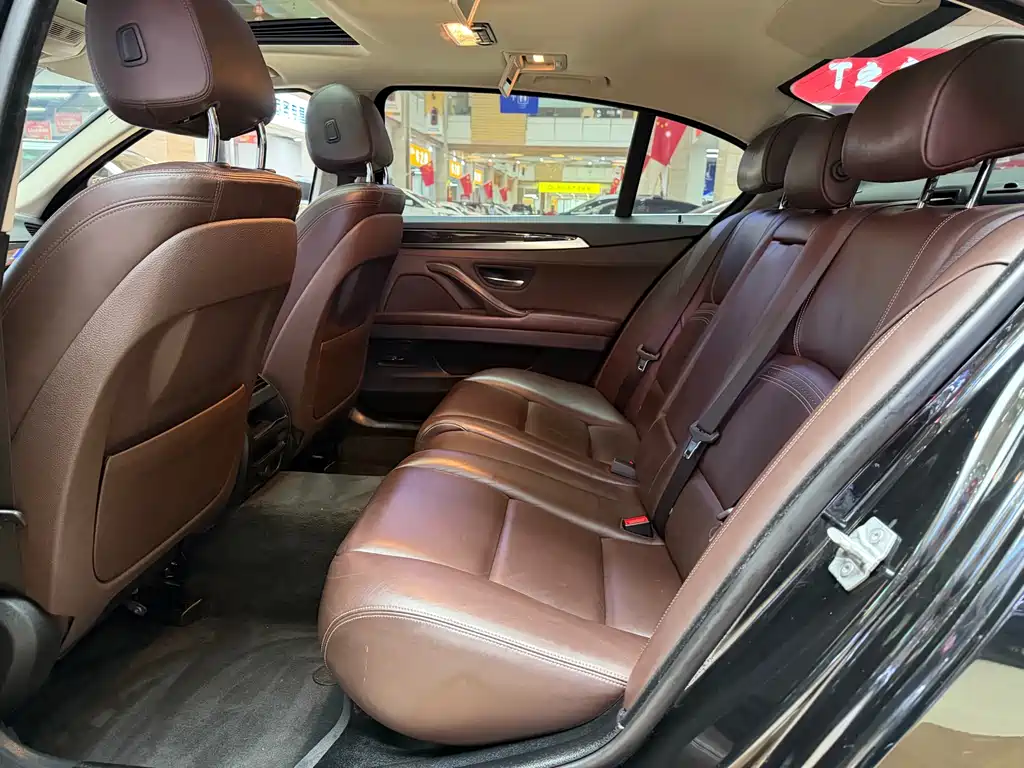 BMW 5 Series — миниатюра 10
