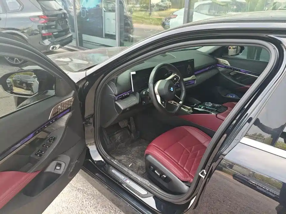 BMW 5 Series — миниатюра 6